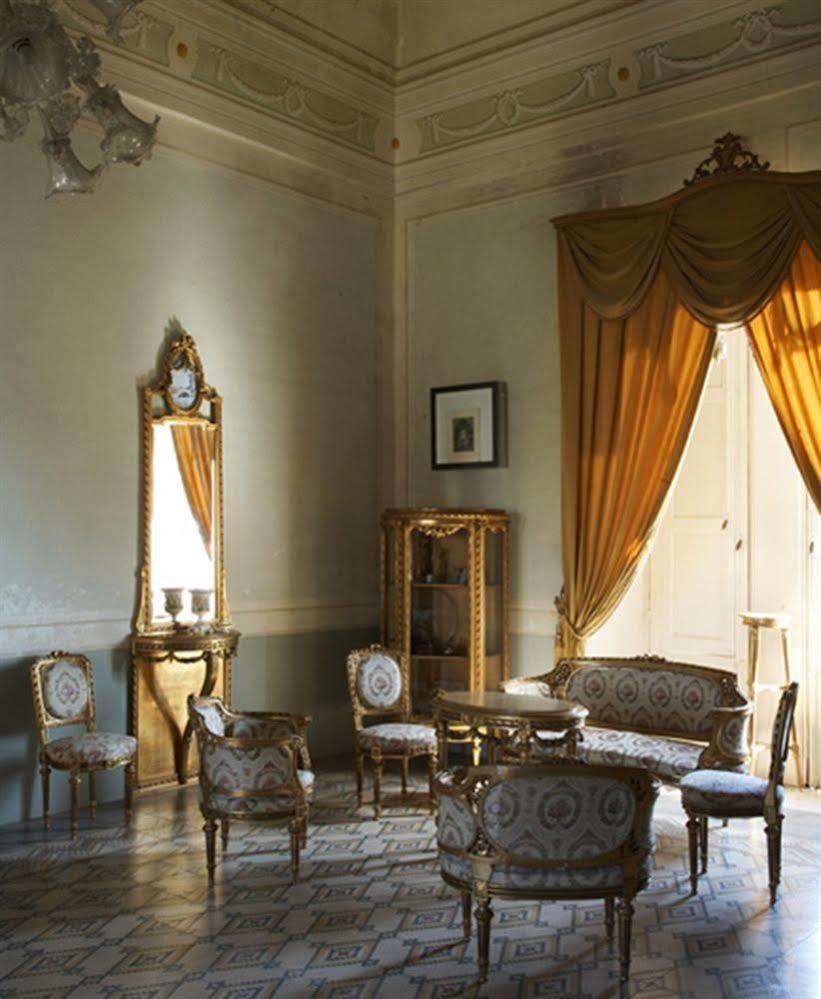 Palazzo Vecchio Bed & Breakfast Marittima Exterior photo